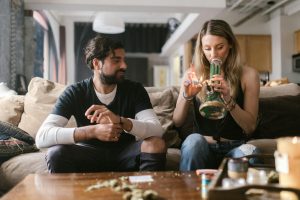 Đội cửa trên bị dẫn bàn nhưng đang dồn ép đối thủ trong trận đấu trực tiếp